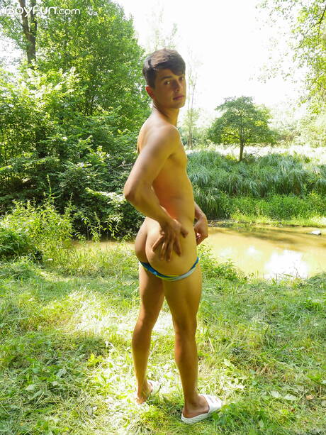 Czech young dude Finn Harper jack off his dick outdoor