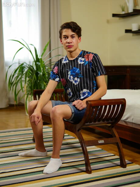 O jovem latino Danny Bianchi exibe um corpo perfeito