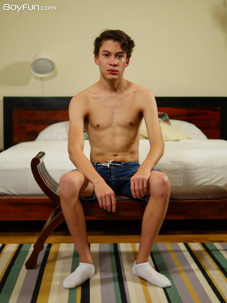 De jonge Latino Danny Bianchi toont een perfect lichaam