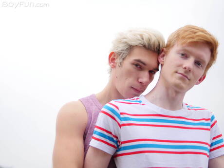 Heiße tschechische Jungs, der sinnliche Kumpel Dennis Skala und der sinnliche Typ Tom Malone bei einem heißen Arschfick im Freien