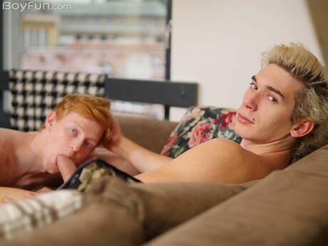 Heiße tschechische Jungs, der sinnliche Kumpel Dennis Skala und der sinnliche Typ Tom Malone bei einem heißen Arschfick im Freien