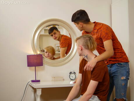 Zwei tschechische Typen, der schöne Finn Harper und der junge Jude Jensen, haben guten Analsex