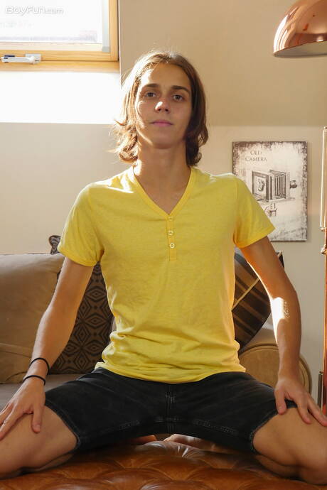 Der schöne Junge Jake Olsen posiert nackt