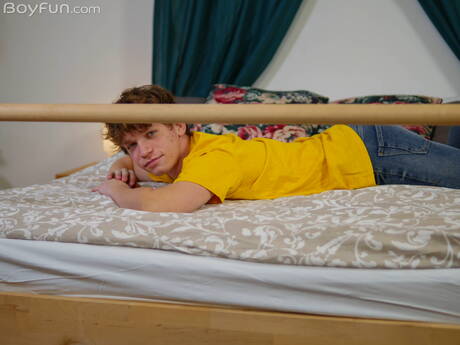 Twink Jacob Dolce get naked and showing his butt