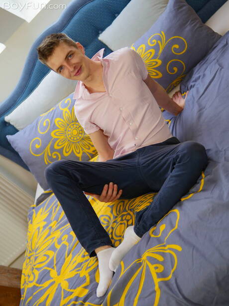 Boyfun: Beautiful boy Tony Milak undressing and showing nice butt