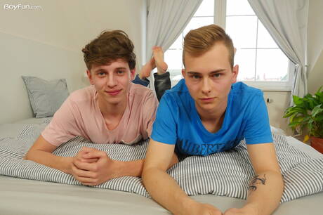 年輕男孩 David Mannix 和年輕 Drew Huxley 互相吸吮和操弄