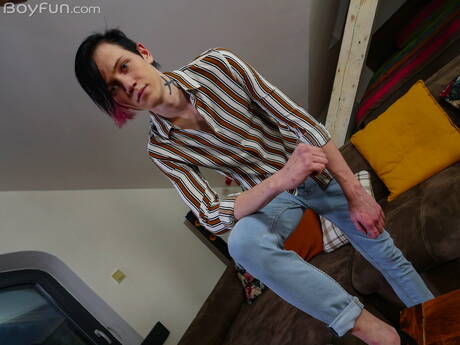 Der junge Jude Jensen posiert nackt