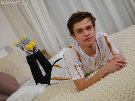 Der junge Jean Gilliam posiert nackt