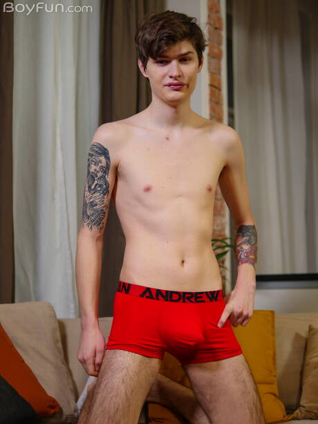 Twink Curtis Cameron posing nude and showing hot butt