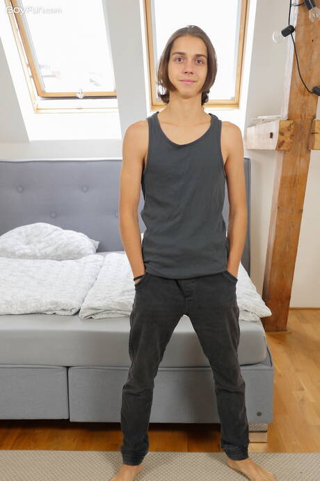 Der heiße Twink Jake Olsen zeigt einen wunderschönen Körper