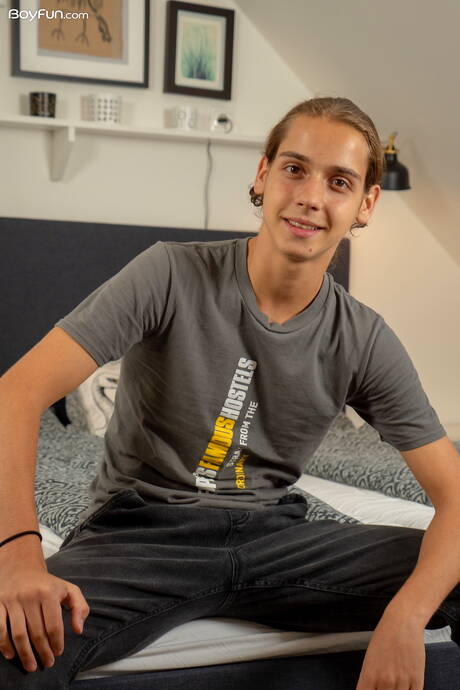 年輕帥哥傑克奧森裸體擺造型