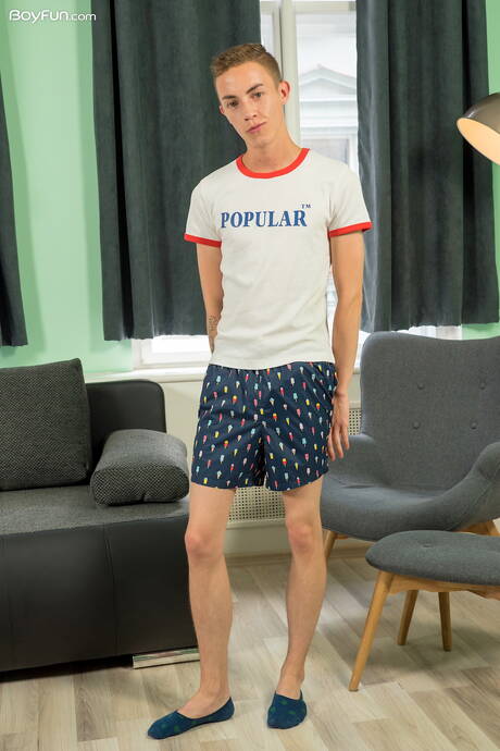 Boyfun: 漂亮男孩尼克丹納裸體