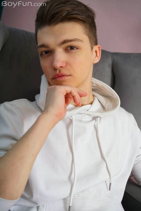 帥哥 Mike Steed 脫光衣服，露出漂亮的屁股