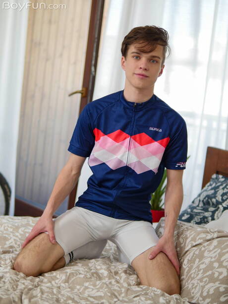 Boyfun: Młody Jean Gilliam rozbiera się i pokazuje tyłek