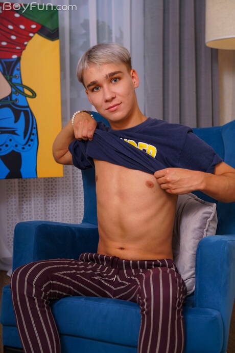 小男孩 George Hanskey 展現完美身材