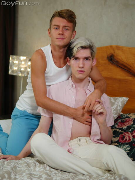 Der junge Jake Hunter und der schöne Tscheche Mark Troy ficken nach dem Saugen in den Arsch