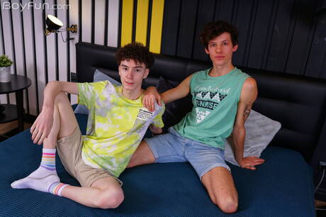 Il twink Henry Wilcox e il giovane Karol Gajda si scopano il culo dopo aver succhiato un cazzo