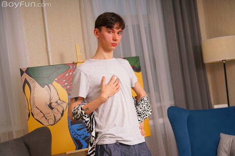 美少年Jackie Sweet秀出美好身材