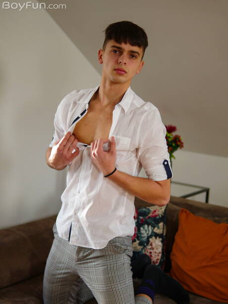 Czech twink Finn Harper undressing and showing nice butt