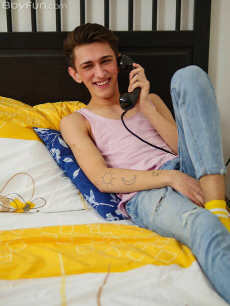 Twink Andy Ford posing naked