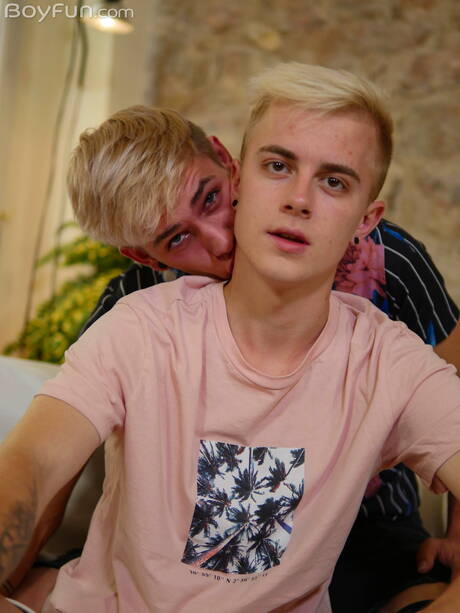 Twink Ethan Quinn en de knappe jongen Jamie Kelvin hebben een hete seksdate