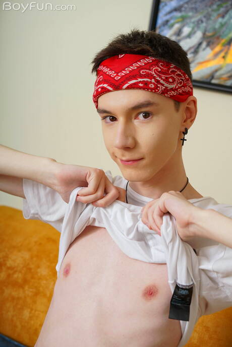 Boyfun: Young Karol Gajda posing nude and showing his butt