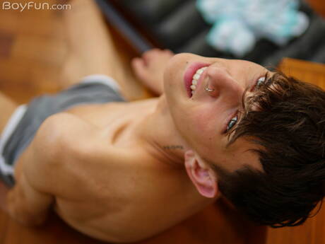 Twink Andy Ford undressing and showing nice ass