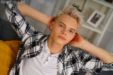 性感小夥Daniel Star為他手淫