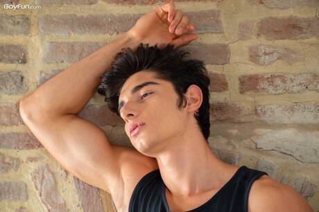 Hunk Jared Shaw shows a beautiful body