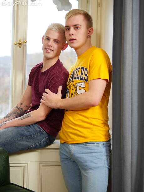 Knappe jongen Jamie Kelvin en jonge jongen Noah Carter in hete homoseksuele scène