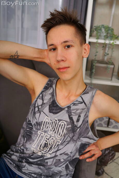 Twink Jeka Gloo 用雞巴打飛機