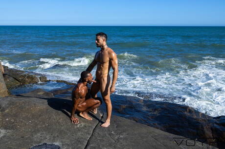 セクシーな男ジョナタスと美しい男マーキン・ウルフが屋外で愛し合う