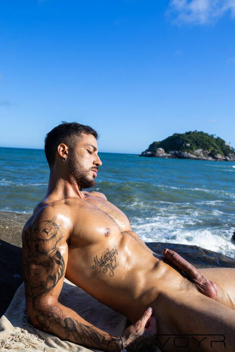 Sexy kerel Jonatas en knappe kerel Markin Wolf zijn dol op elkaar in de buitenlucht