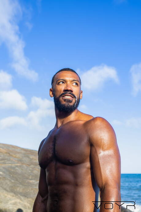 セクシーな男ジョナタスと美しい男マーキン・ウルフが屋外で愛し合う