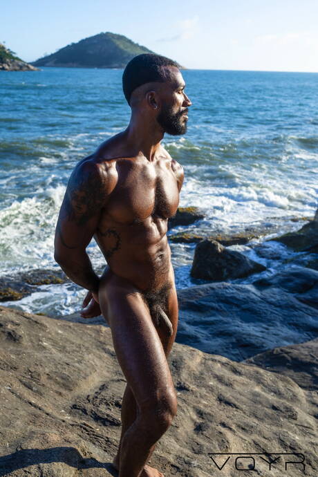 섹시한 남자 조나타스와 아름다운 남자 마킨 울프가 야외에서 서로를 사랑한다