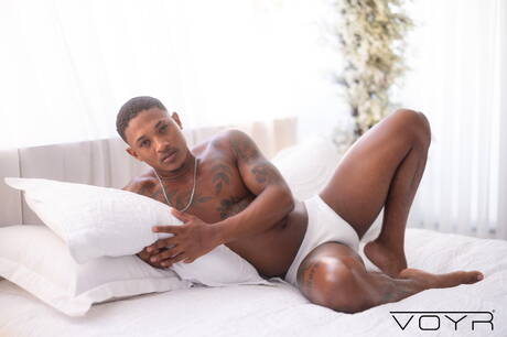 Il ragazzo sensuale Jonatas e lo stallone sexy Rafiel gli perforano il culo