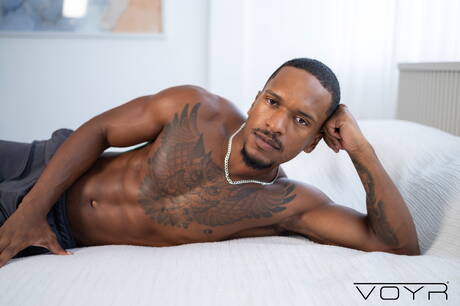 帥哥 Felippe Masson 和帥哥 Caio Rodrigues 進行跨種族愛情