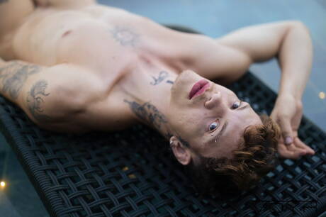 Der schöne Junge Rhyheim Shabazz und sein sinnlicher Kumpel Kelvis haben heißen Analsex im Freien