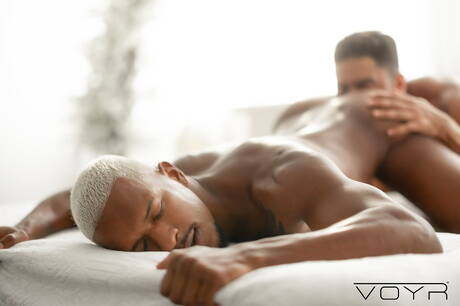 性感男人 Caio Rodrigues 和美女好友 Valney Chocolate 鑽屁股