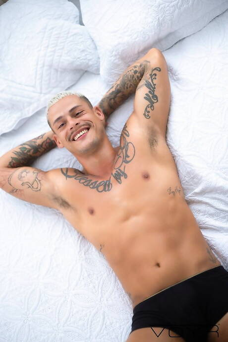 帥哥Luiz Machado、Jhon Felipe和Max Bitte三人跨種族肛交