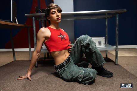 アメリカの雄牛ドム・キングとフォクシー・アレックスがセックス玩具でオナニー