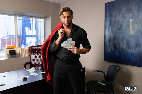 Men.com: Hot buddies Joey Mills, Reese Rideout and Dom King have a threesome pleasure