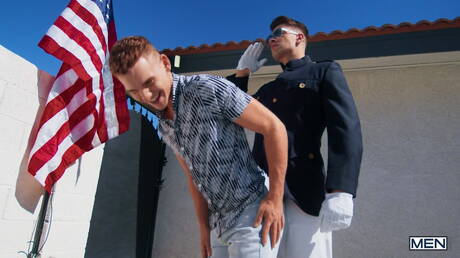 加拿大肌肉發達的馬利克·德爾加蒂和美國年輕人傑克·沃特斯在戶外吸吮雞巴