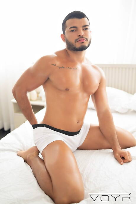 Sexy Matheus Matos, Dh Zayd und Yan lutschen und ficken sich gegenseitig