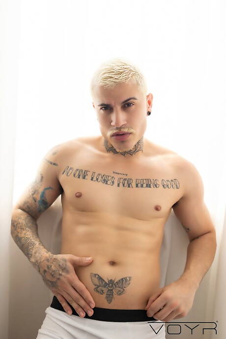 Sexy Matheus Matos, Dh Zayd und Yan lutschen und ficken sich gegenseitig