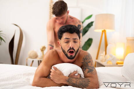 帥哥 Di Carvalho 和帥哥 Junior Olioti 享受一場精彩的肛交