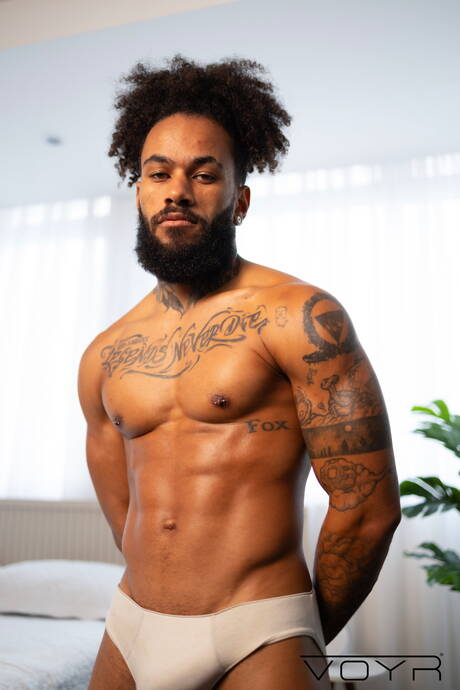 Voyr: Shameless boys Andy Rodrigues, Will Duarte and Sonny Blonde make a love