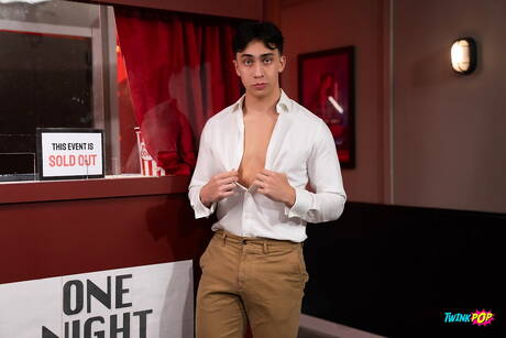 American pretty boy Sam Ledger and latin stud Cameron Neuton posing naked