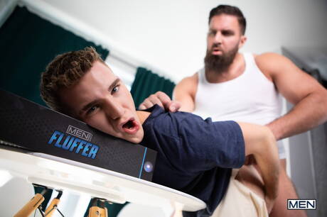 Knappe Amerikaanse bodybuilder Chuck Conrad en goed gebouwde Jake Waters hebben goede anale seks