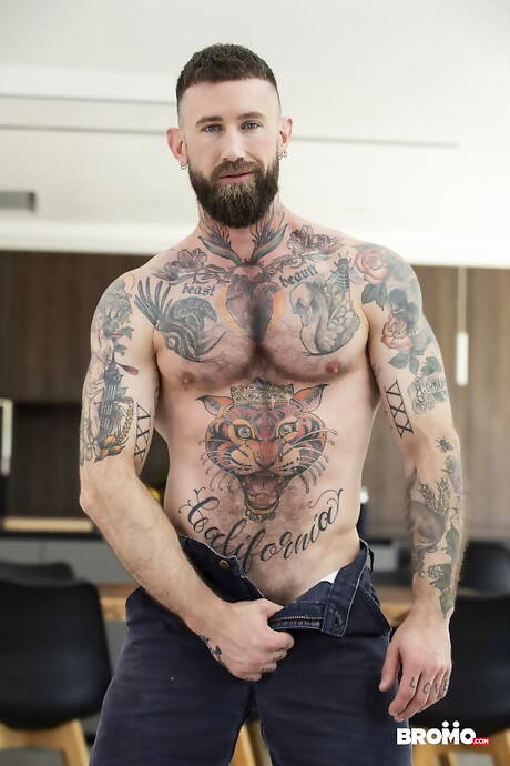 Der amerikanische Muskelprotz Troy Daniels und der brasilianische Muskelprotz John Brachalli lieben sich